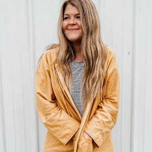 Meet your Posher, Meredith joy